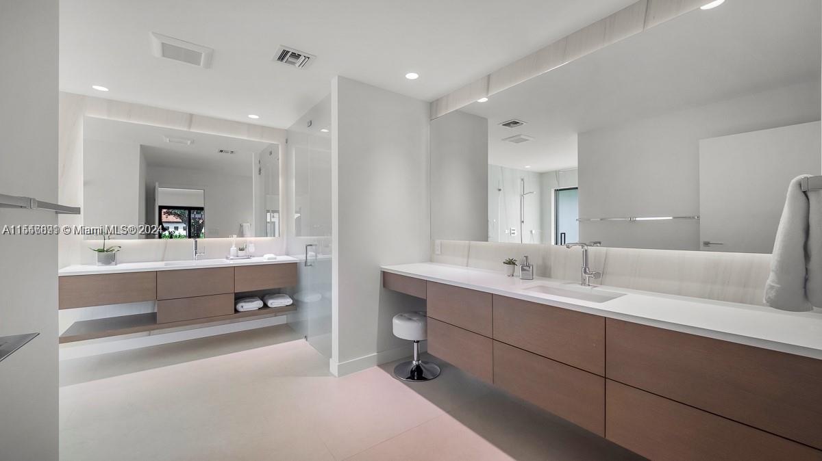 LAUREL OAKS EAST - Residential