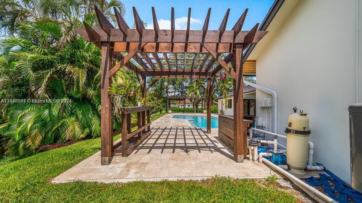 LAUREL OAKS EAST - Residential