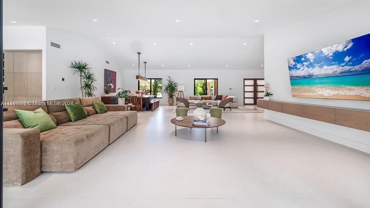 LAUREL OAKS EAST - Residential