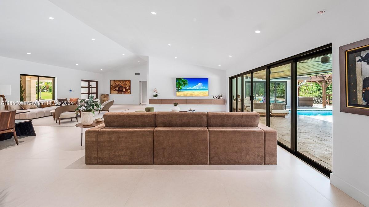 LAUREL OAKS EAST - Residential