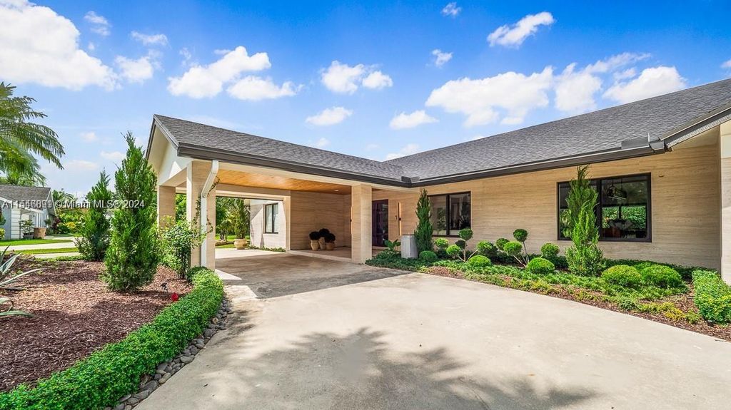 Photo of 11945 Oakleaf Dr, Davie, FL 33330 (MLS # A11546891)