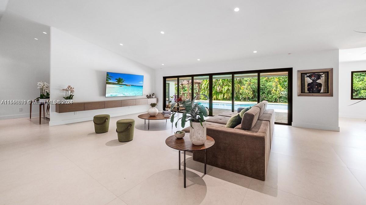 LAUREL OAKS EAST - Residential