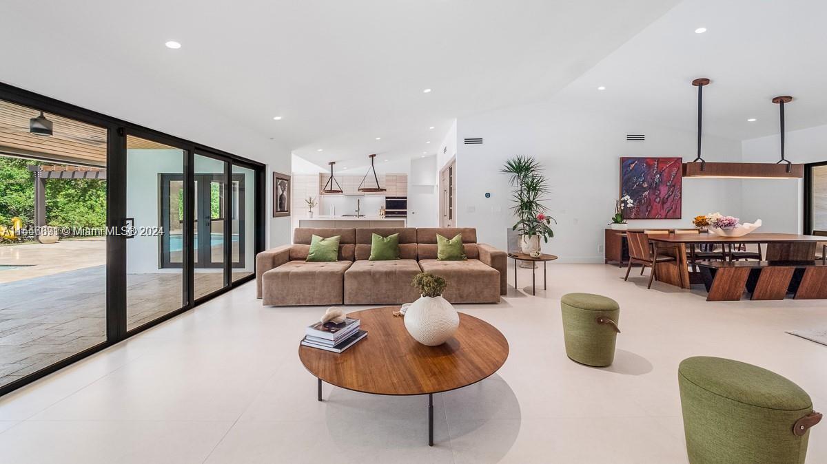 LAUREL OAKS EAST - Residential