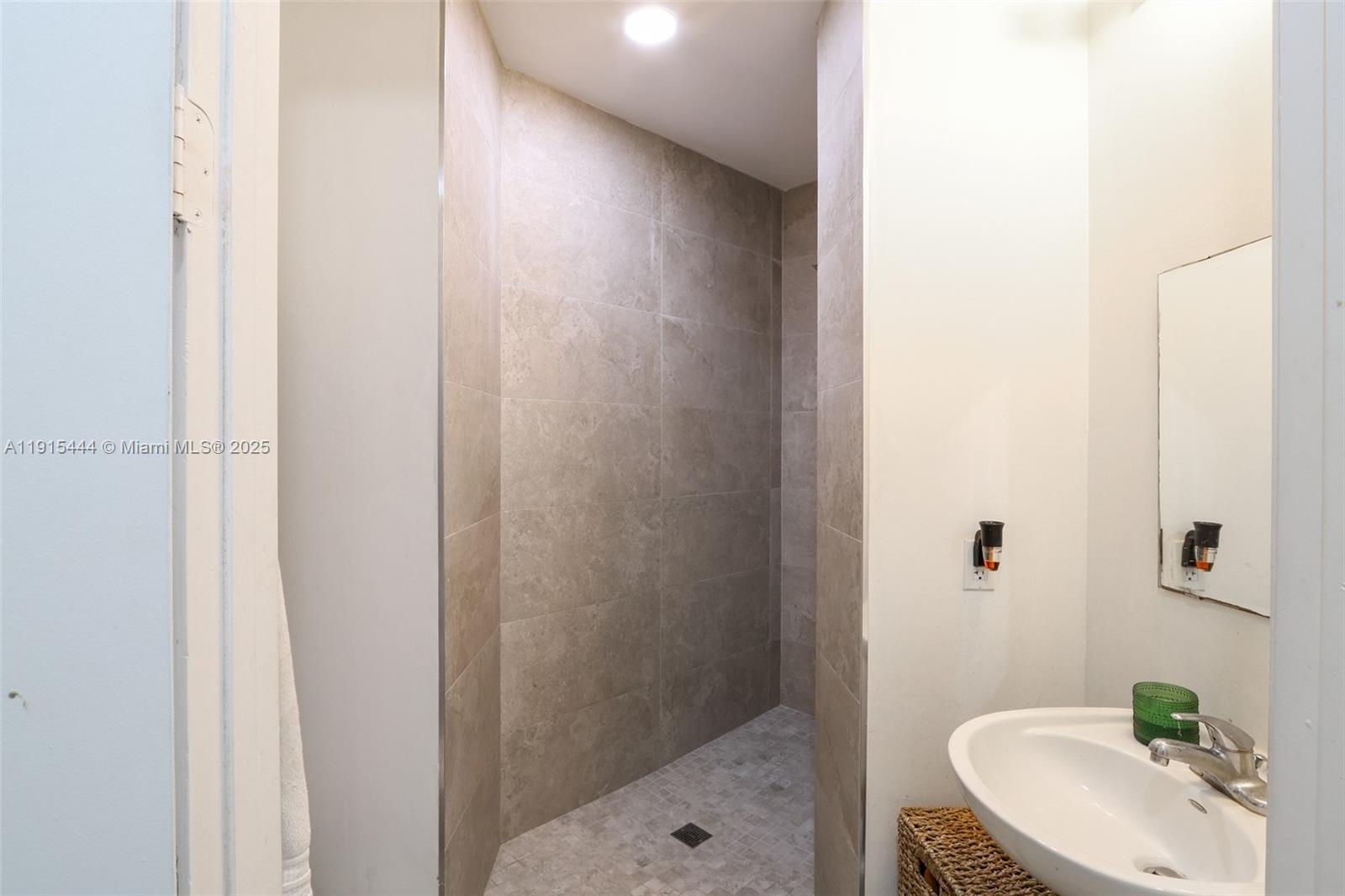 EDGEWATER LOFTS CONDO - Residential