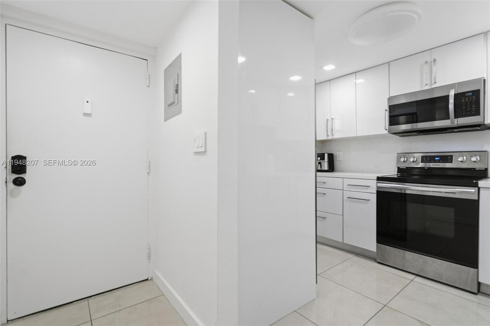 469 N Pine Island Rd B302