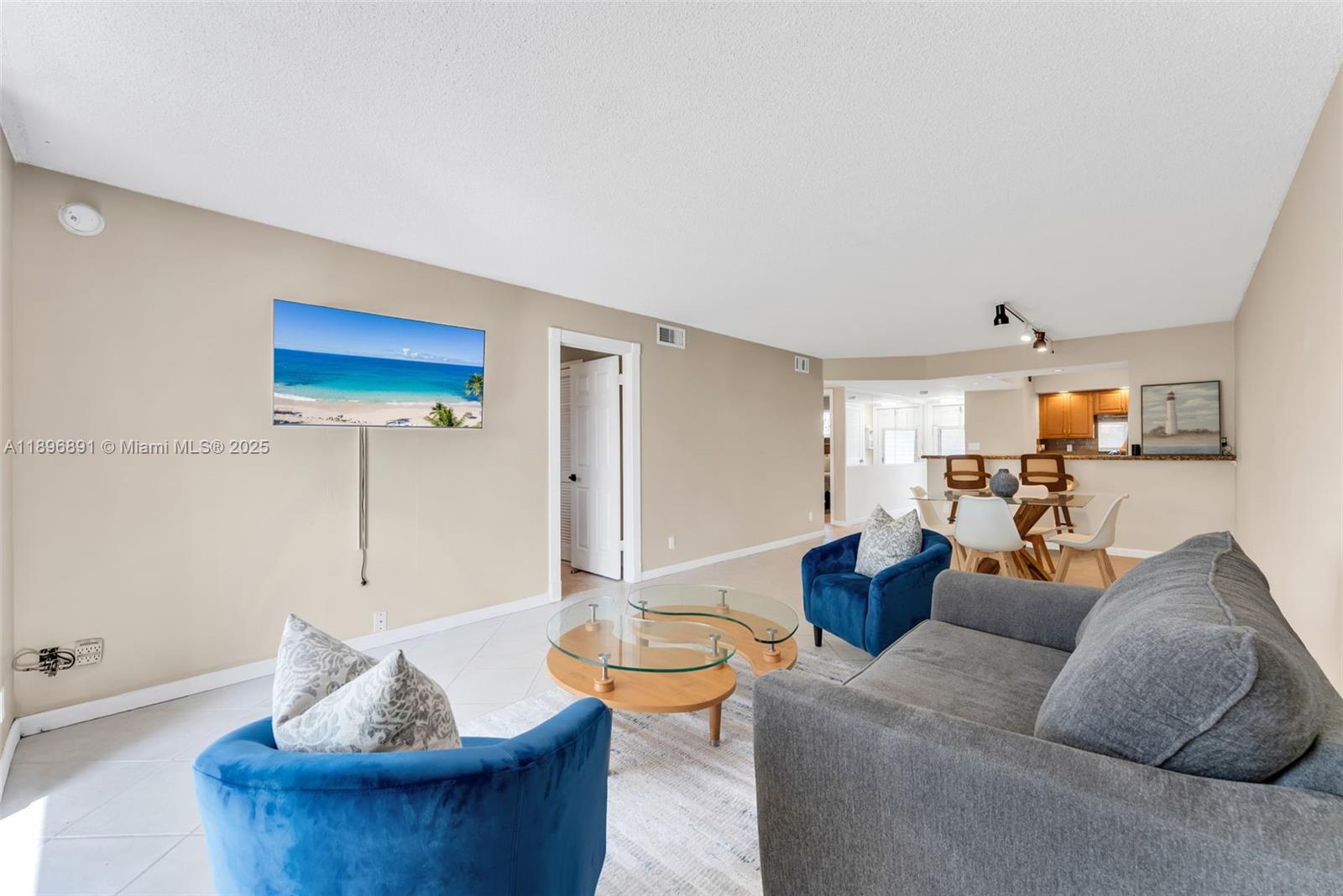 HOLLYBROOK GOLF AND - Residential Lease