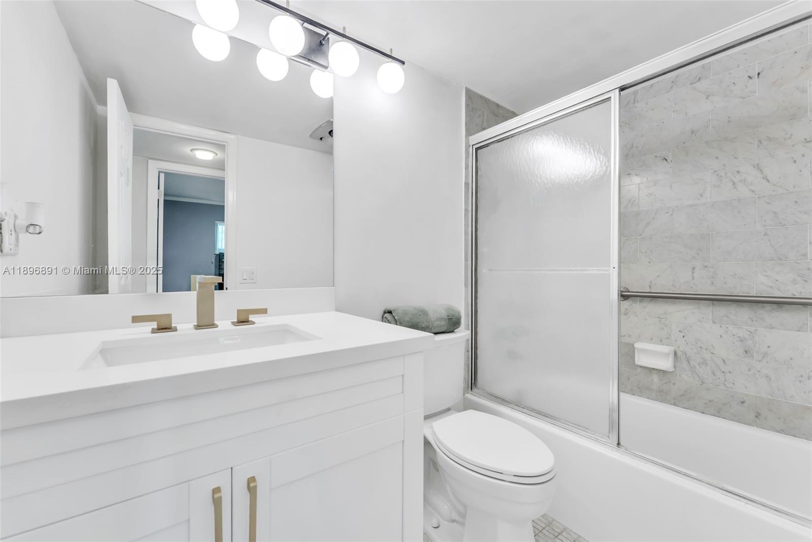 HOLLYBROOK GOLF AND - Residential Lease