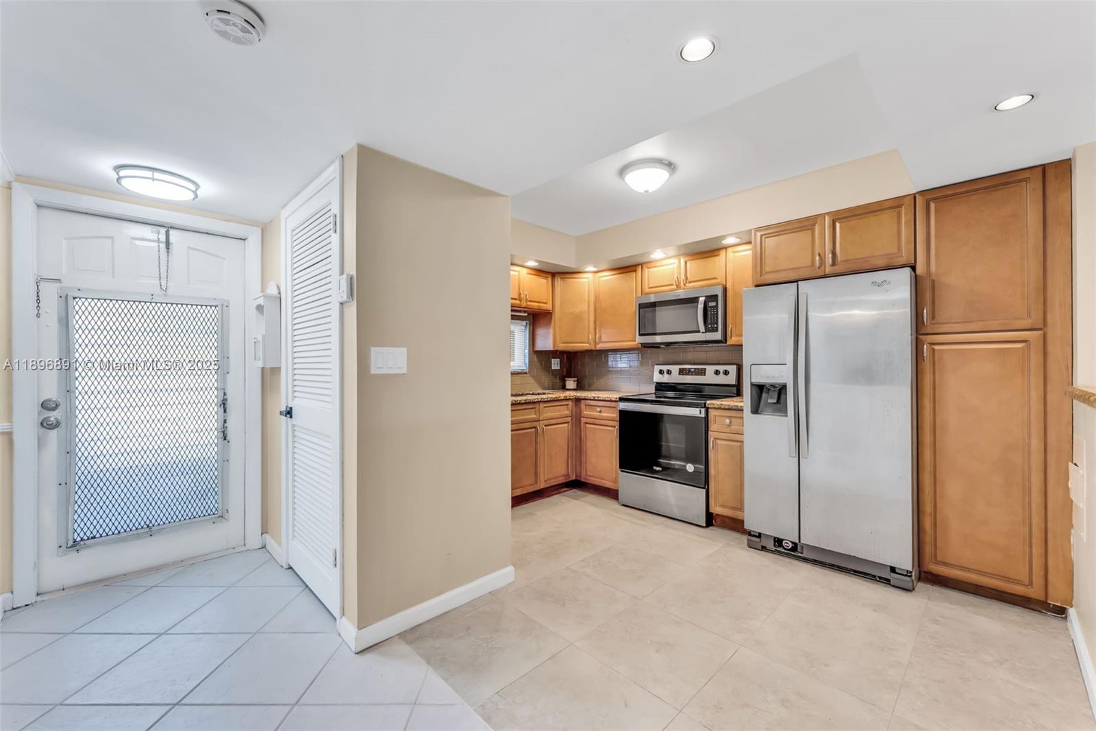 HOLLYBROOK GOLF AND - Residential Lease