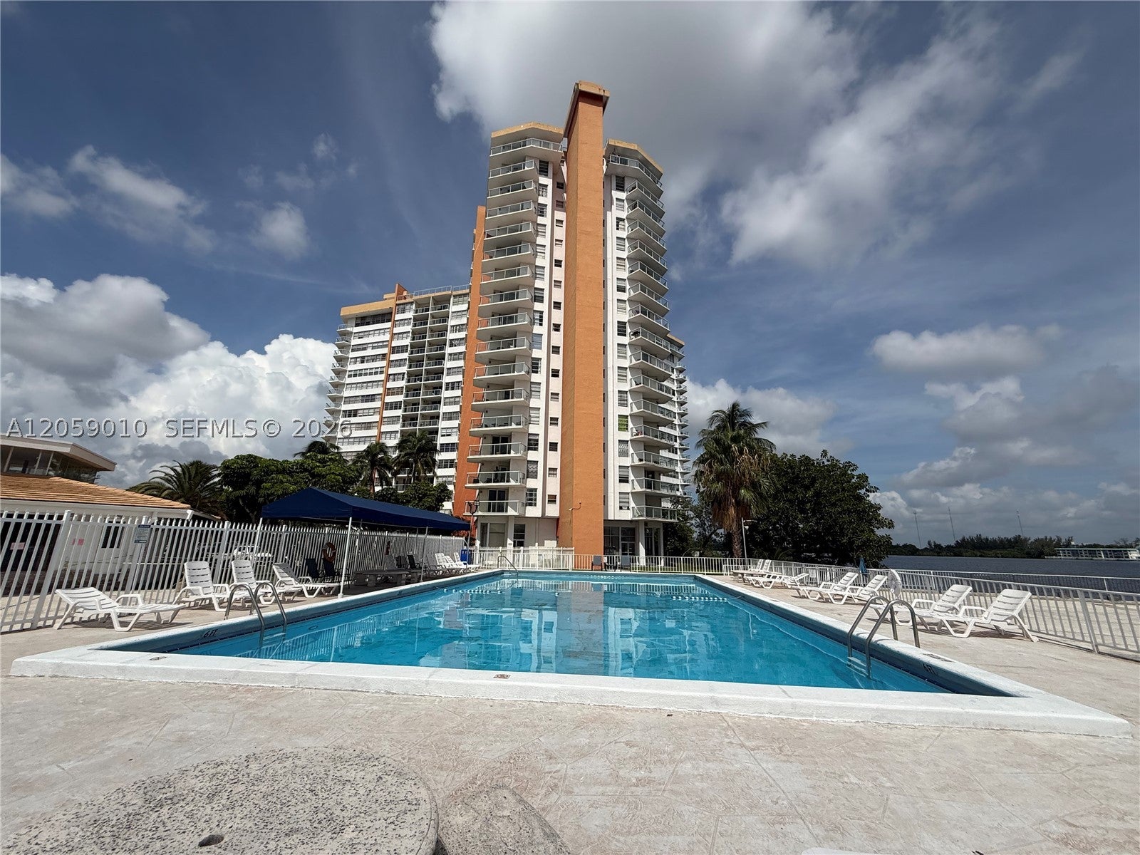 1351 NE Miami Gardens Dr 1215E