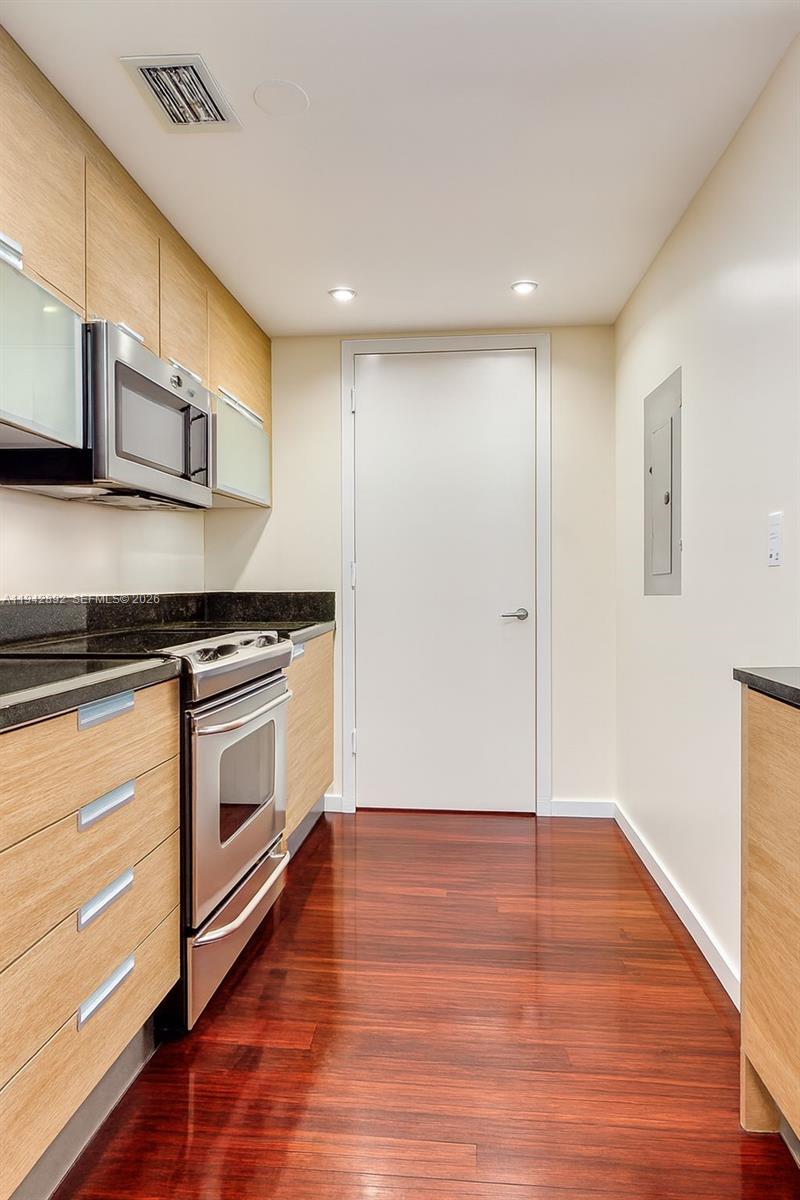 THE BRIDGEWATER CONDO - Residential