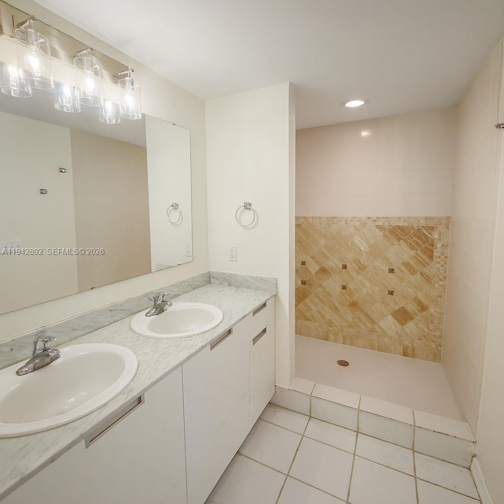 THE BRIDGEWATER CONDO - Residential