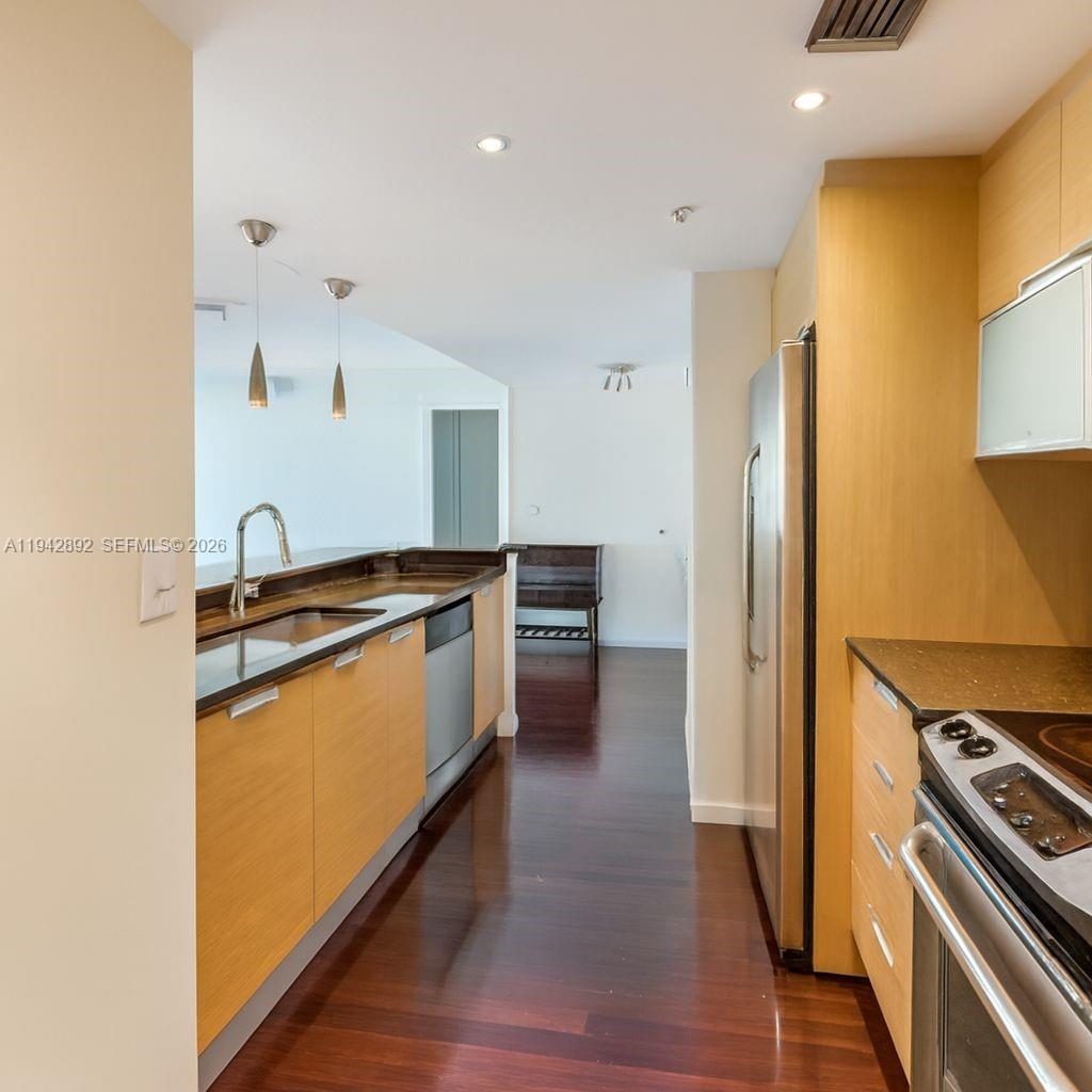 THE BRIDGEWATER CONDO - Residential