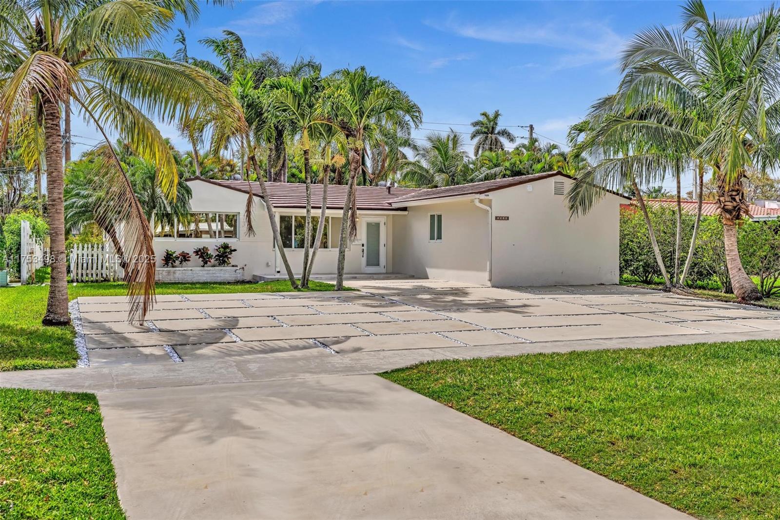 Property for Sale at 1510 Coolidge St, Hollywood, Broward County, Florida - Bedrooms: 4 
Bathrooms: 3  - $799,888
