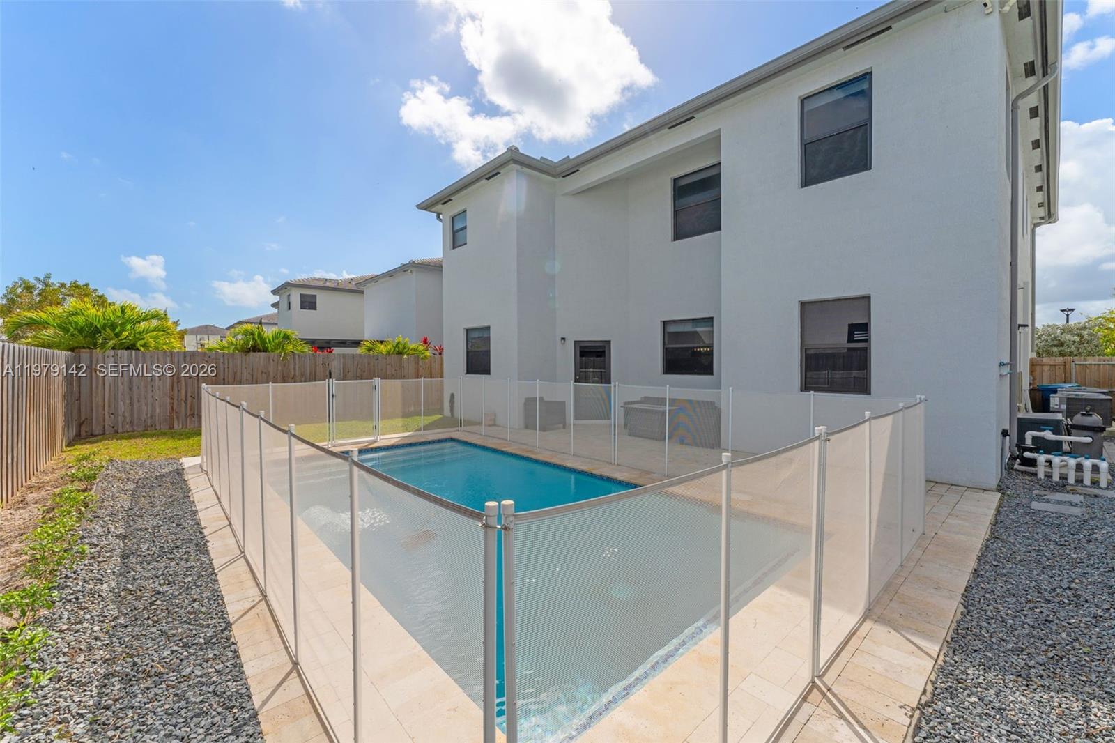 PINE ISLE - Residential