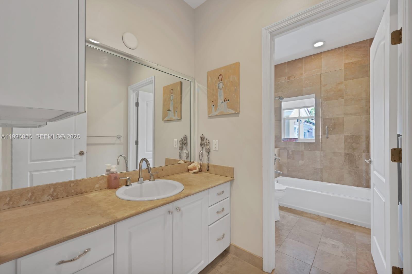 AVENTURA BAY TOWNHOMES - Residential