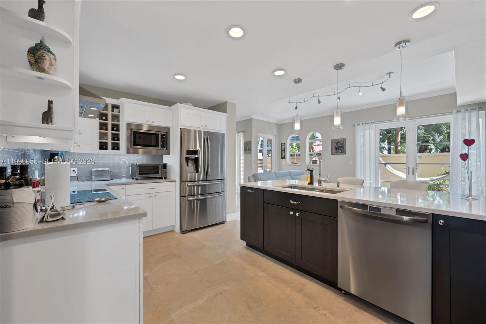 AVENTURA BAY TOWNHOMES - Residential