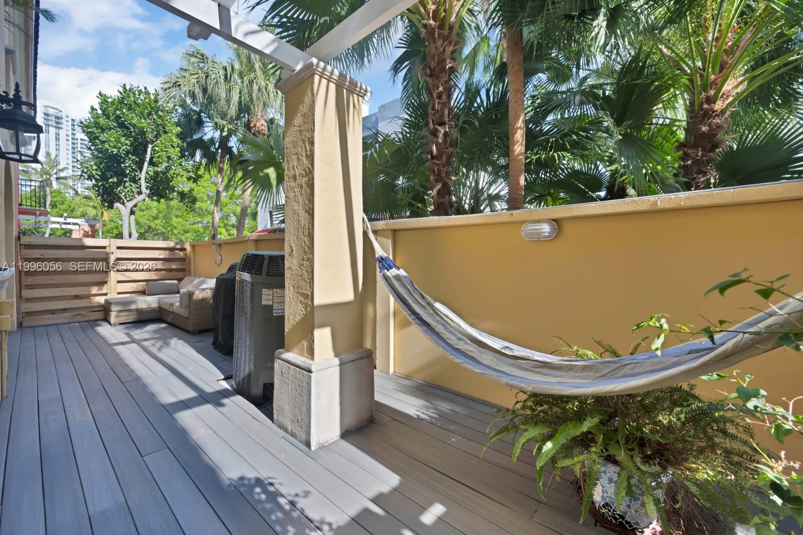 AVENTURA BAY TOWNHOMES - Residential