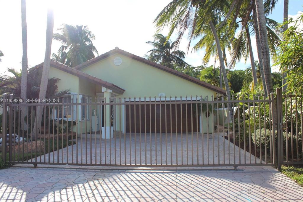 Photo of 4465 SW 38th Ter, Dania Beach, FL 33312 (MLS # A11958886)