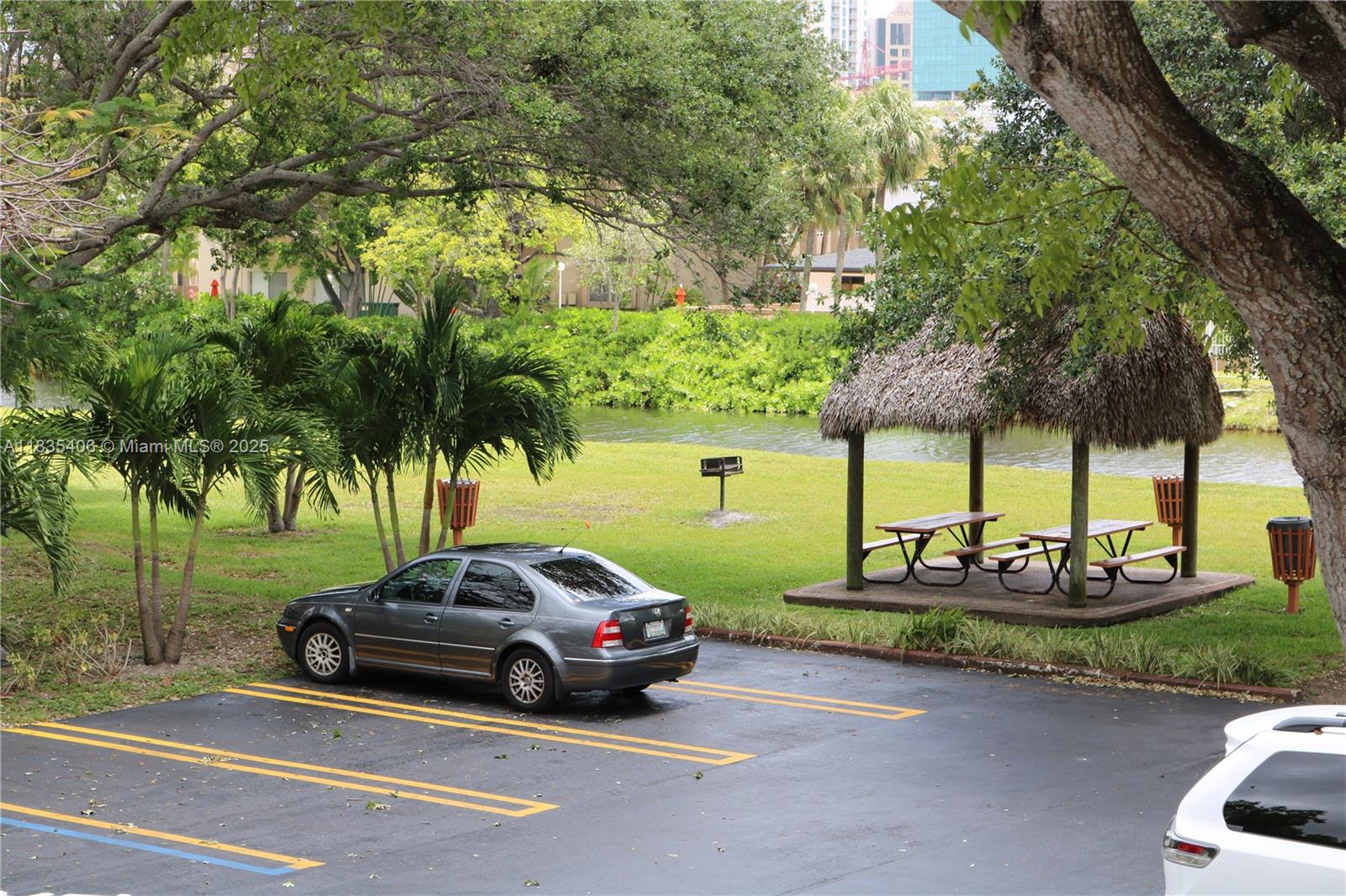 VILLAGE OF KINGS CREEK CO - Residential Lease