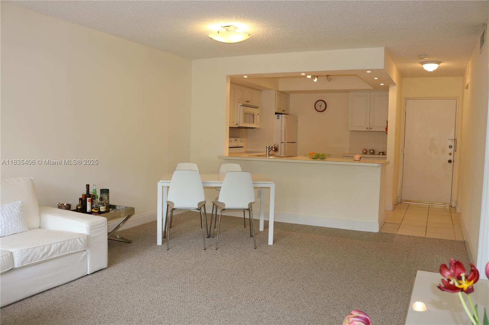 VILLAGE OF KINGS CREEK CO - Residential Lease