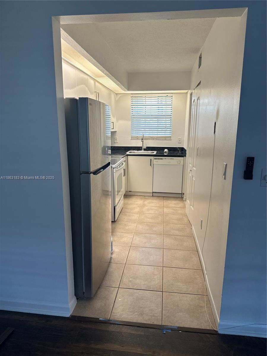 KEYS GATE CONDO NO THREE - Residential