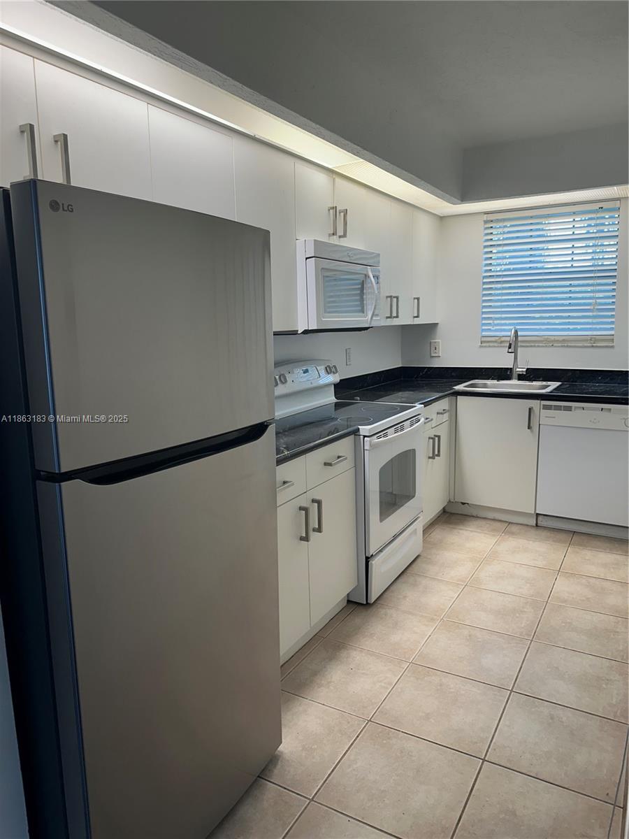 KEYS GATE CONDO NO THREE - Residential