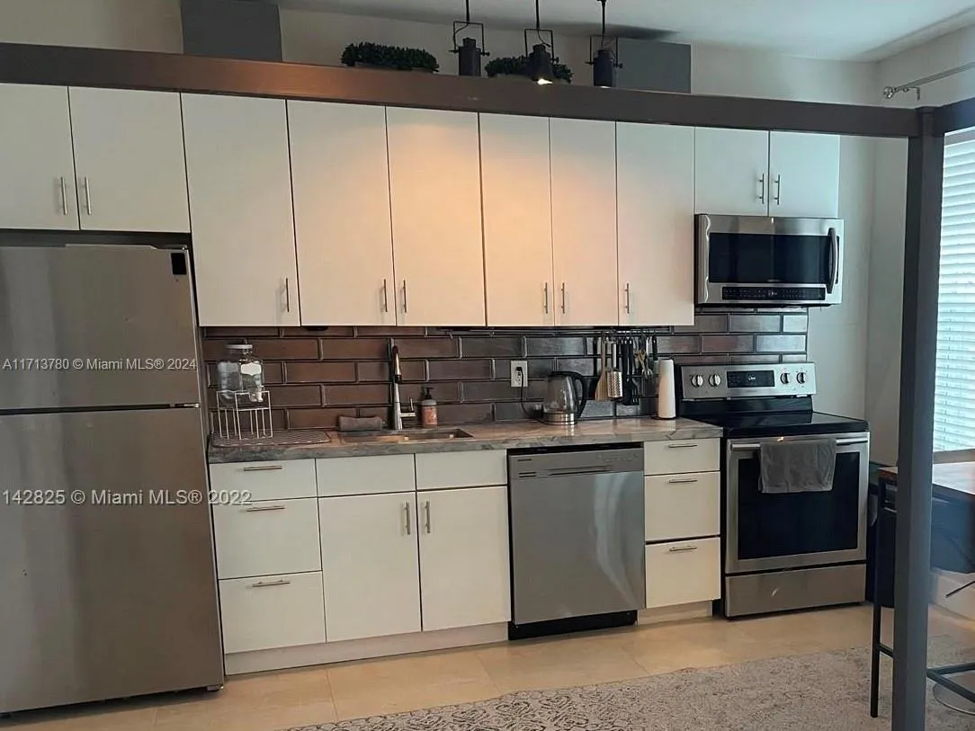 Miami Beach, Florida 33139, United States, ,1 BathroomBathrooms,Residential,Pending,24561