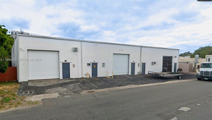 Small bay investment opportunity in Dania Beach. 5 warehouse units of approximately 1,526 SF each, with 18’ clear height. Current NOI $118,905. Mark to market opportunity to increase NOI by bringing tenant base to market rents. Please see property brochure and information sheet for further details.