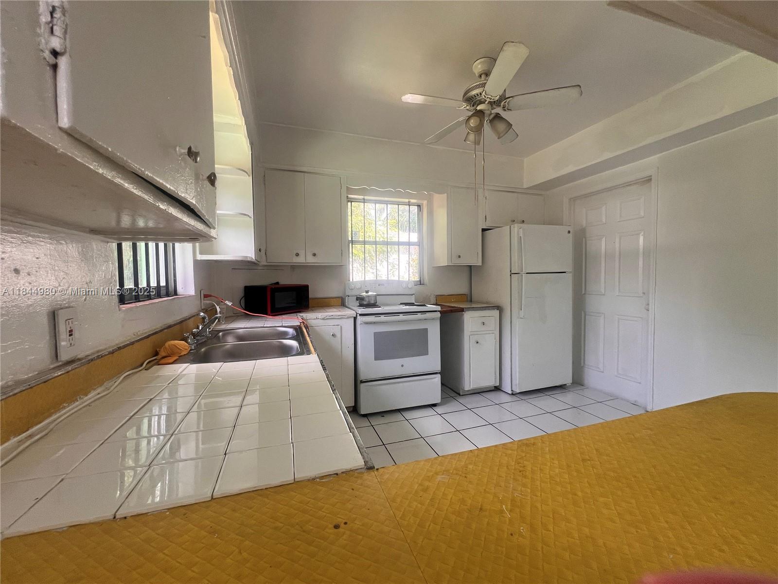 Duplex home in the heart of North Miami. 2 bedrooms, 1 bathroom; open kitchen; huge backyard on a sunny street centrally located to all major highways; 4 car parking; Costco is 5 minutes away.