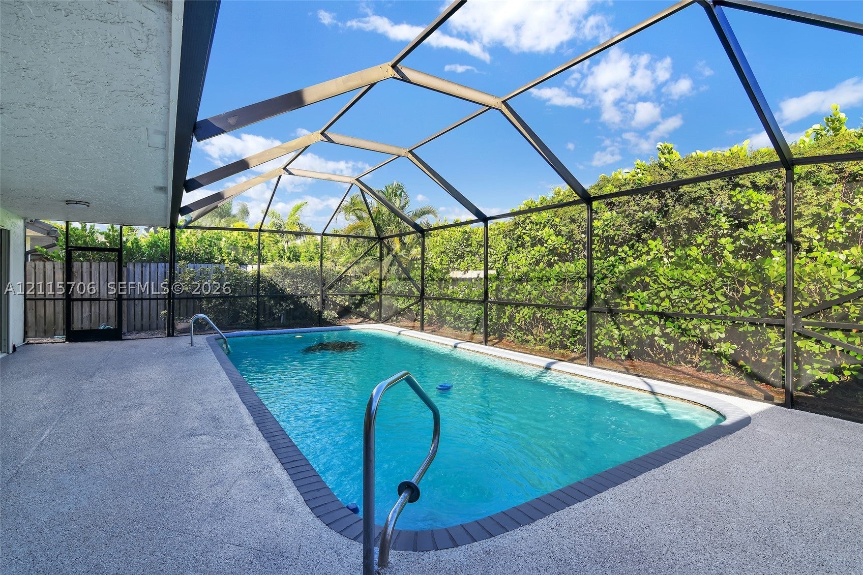 5184 Deerhurst Crescent Cir