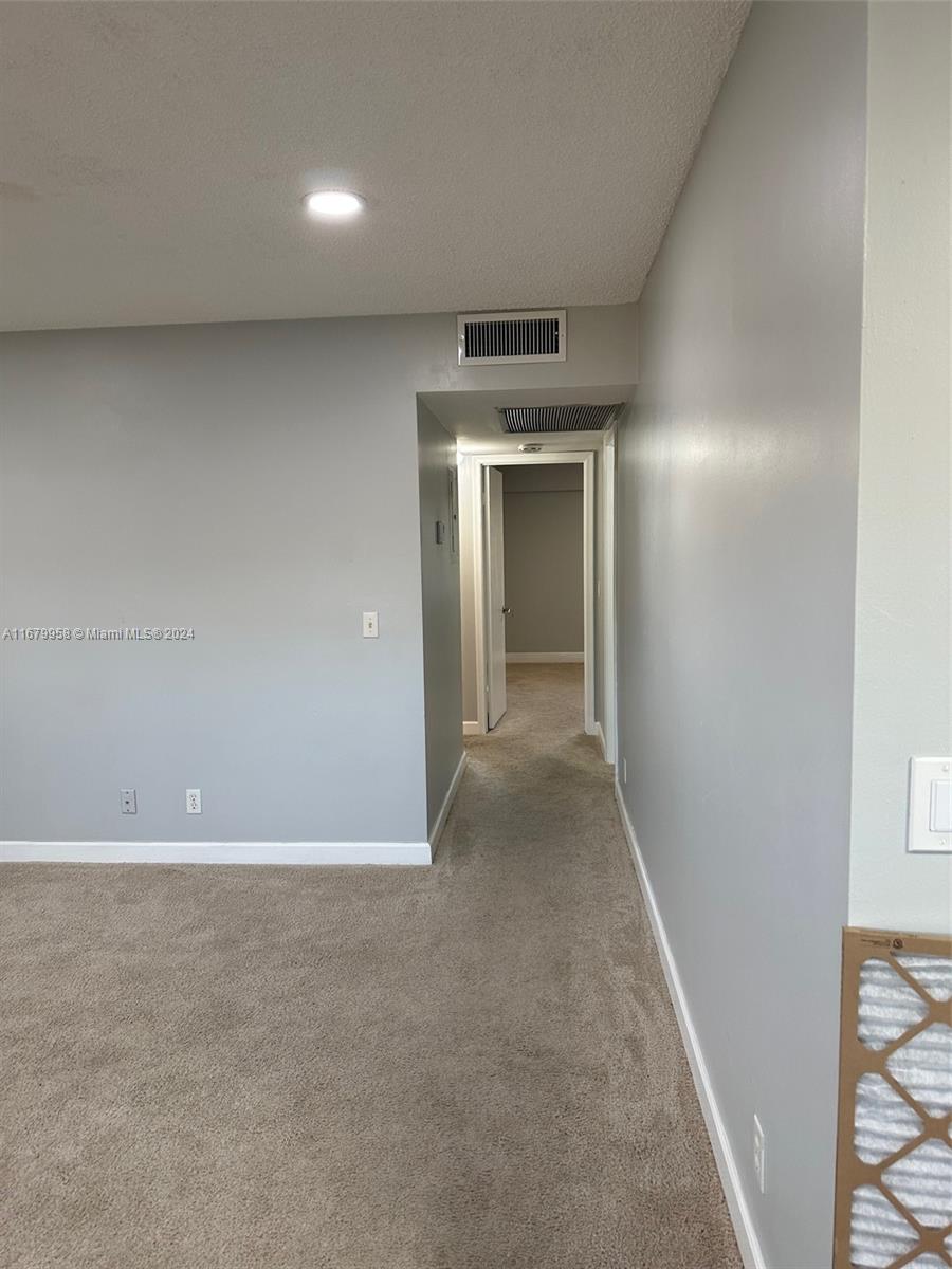 NEW HAMPTON VI - Residential