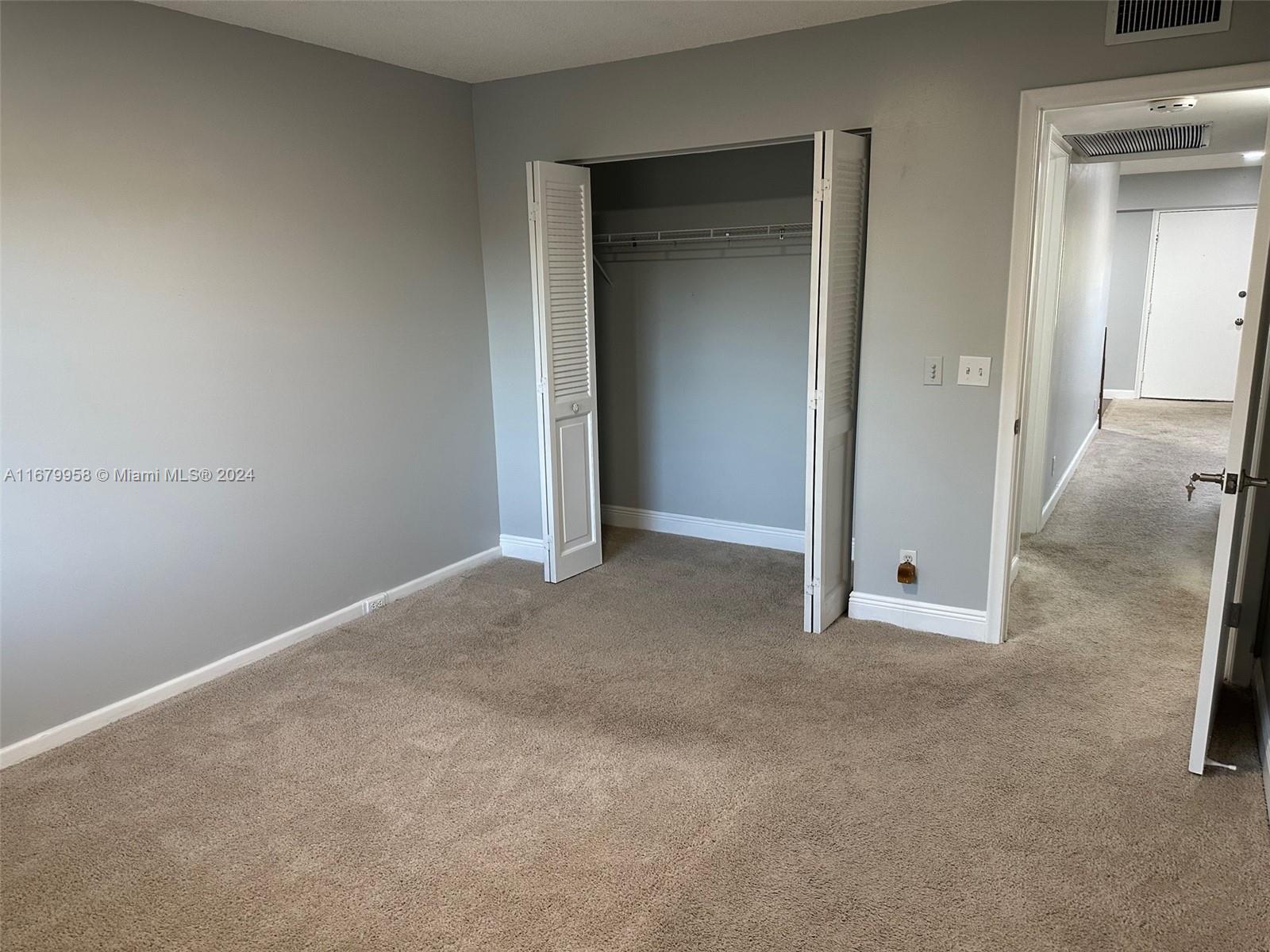 NEW HAMPTON VI - Residential