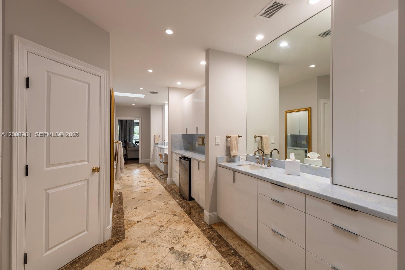 SNAPPER CREEK LAKES SUB - Residential Lease