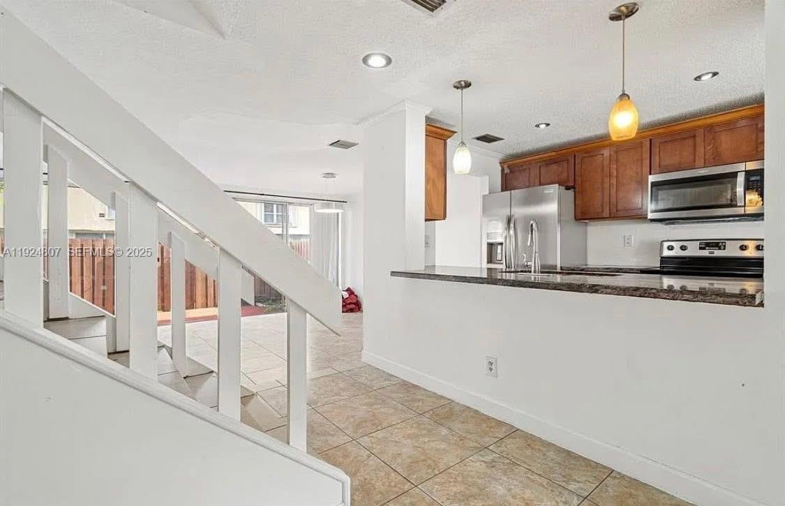 TOWNHOUSES AT JACARANDA - Residential Lease