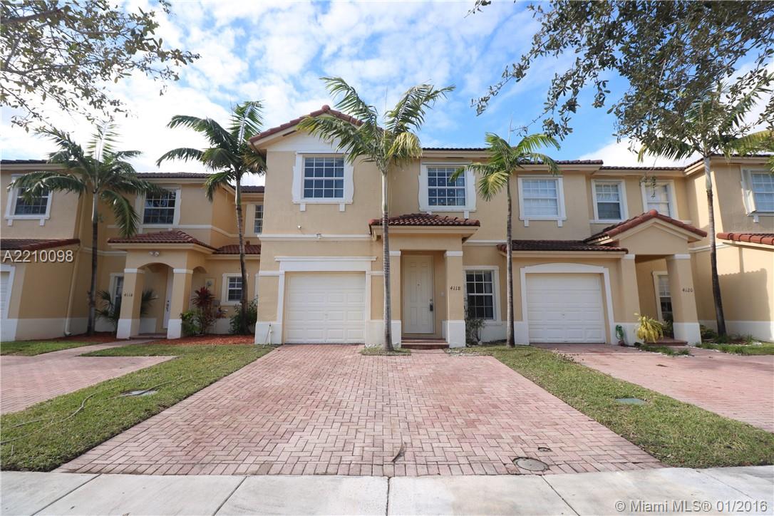 Beautiful Floridian Isles Townhome 4 bedrooms / 2.5 bathrooms. Newer appliances, fresh paint, tile & wooden floors, huge fenced back yard and 1 car garage in fantastic family oriented community. Amazing amenities features beautiful clubhouse with pool, play ground area and exercise room, lots of pathways and lakes. Minutes away from shopping centers, gym, movie cinemas, bayfront park & marina. Must see!!!
