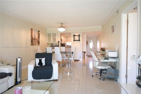 Single Family Residence in Pembroke Pines FL 9200 Hollybrook Lake Dr#102 Dr.jpg