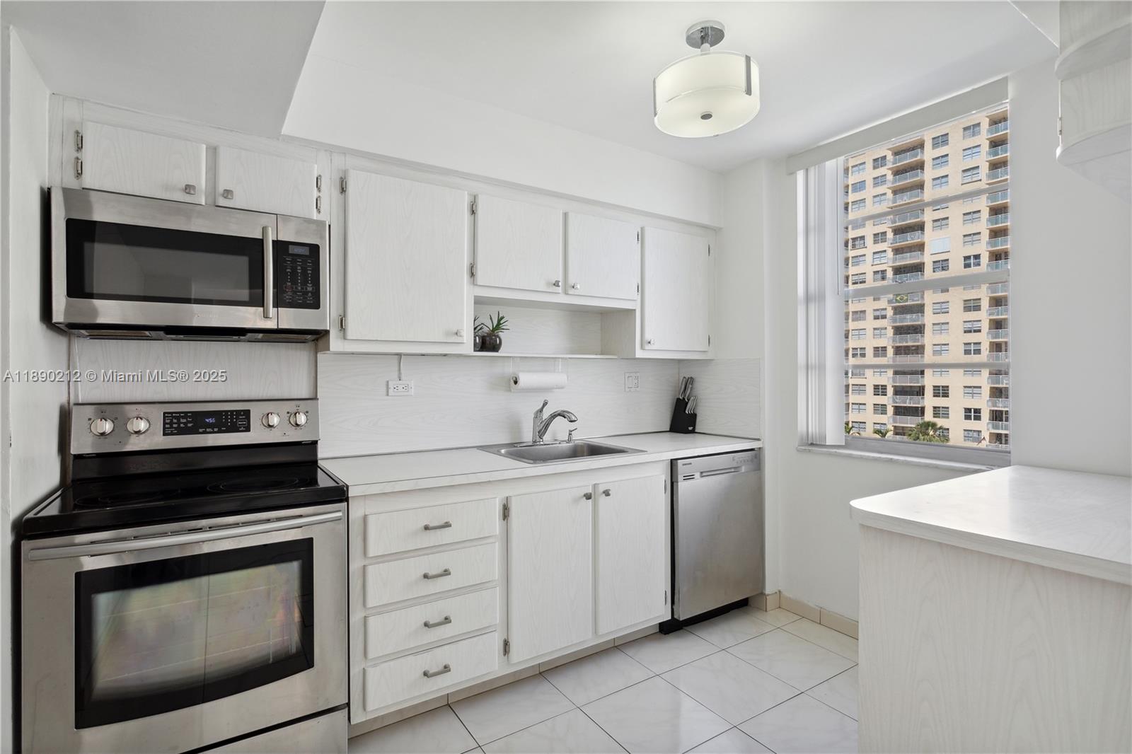 WINSTON TOWERS 100 CONDO - Residential