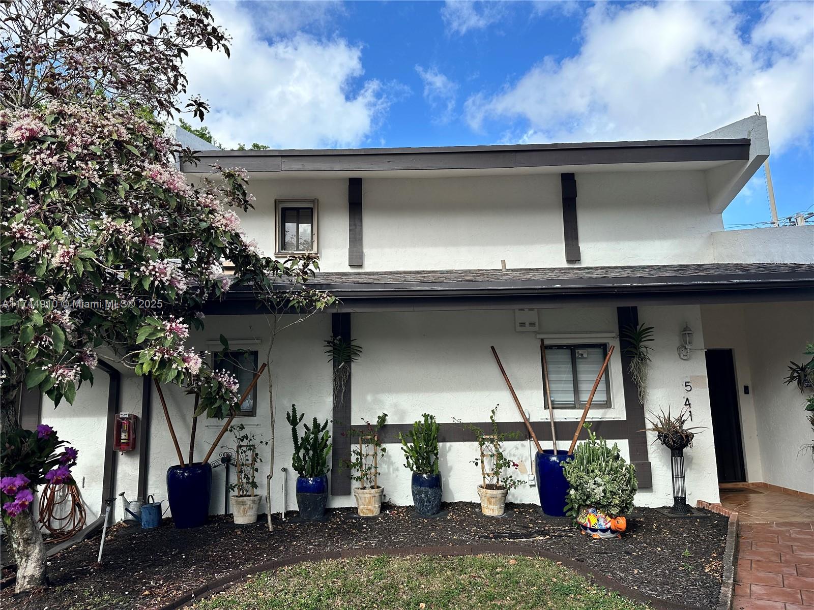 Property for Sale at 541 Ne 199th Ln 2X, Miami, Broward County, Florida - Bedrooms: 2 
Bathrooms: 2  - $439,000