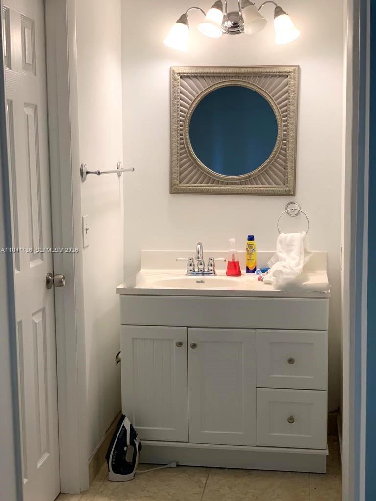 OAK HILLS CONDO NO III - Residential