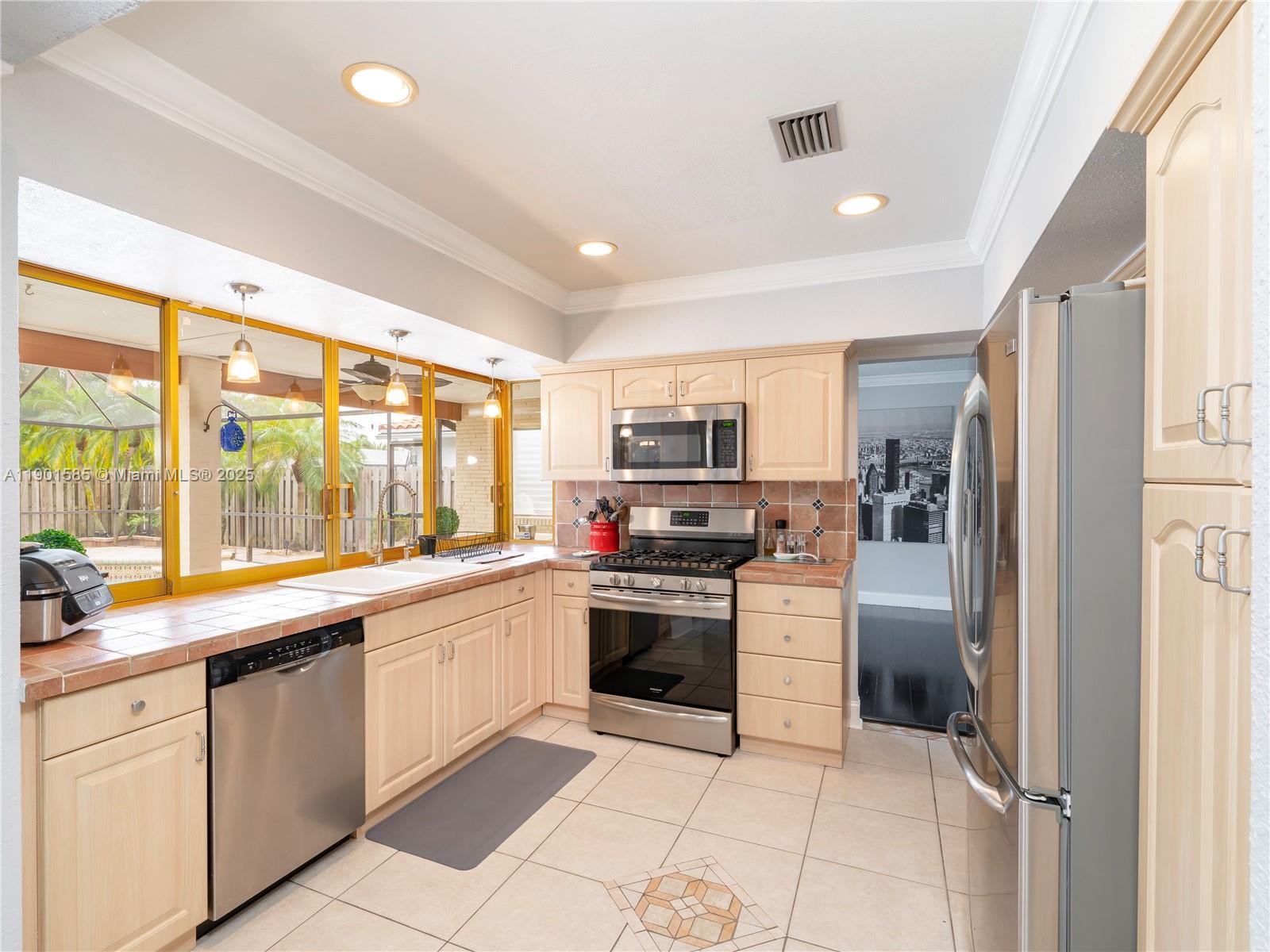 HOLLYWOOD HILLS AMEN PLAT - Residential