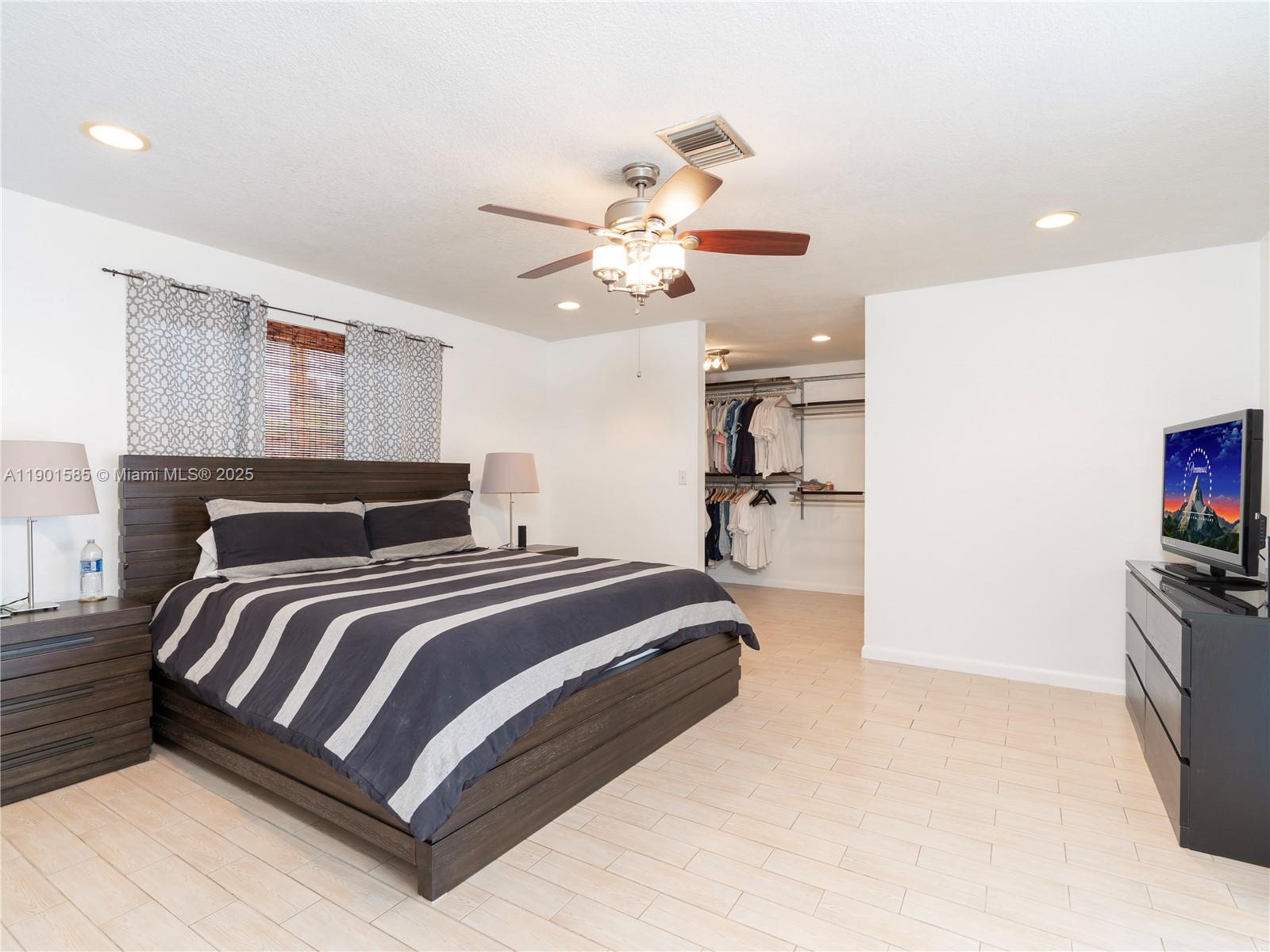 HOLLYWOOD HILLS AMEN PLAT - Residential