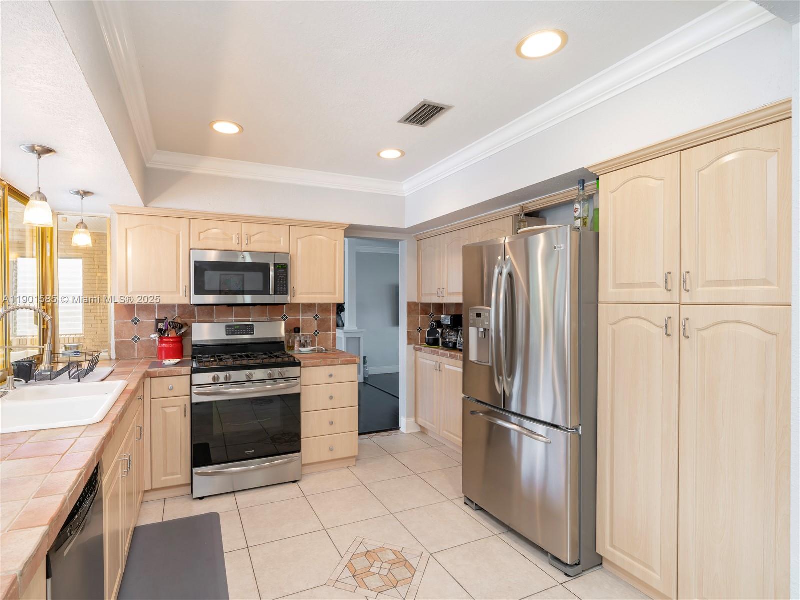 HOLLYWOOD HILLS AMEN PLAT - Residential