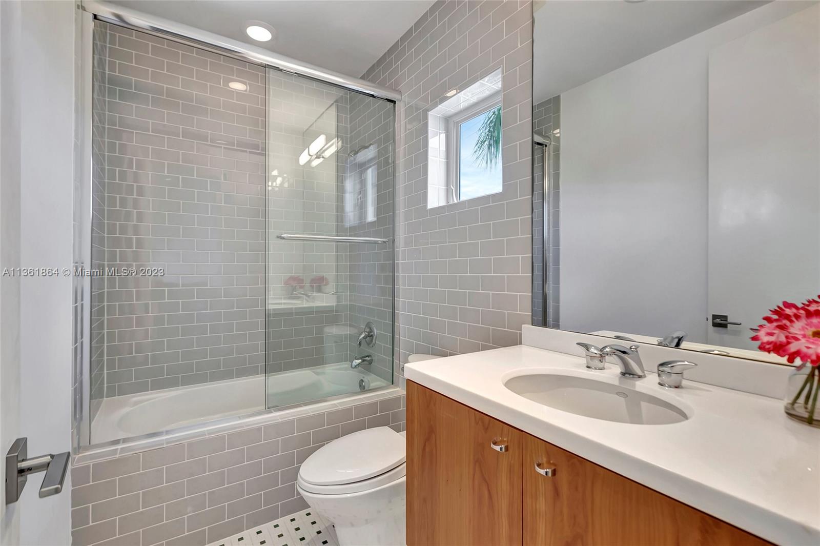 CORAL RIDGE COUNTRY CLUB - Residential