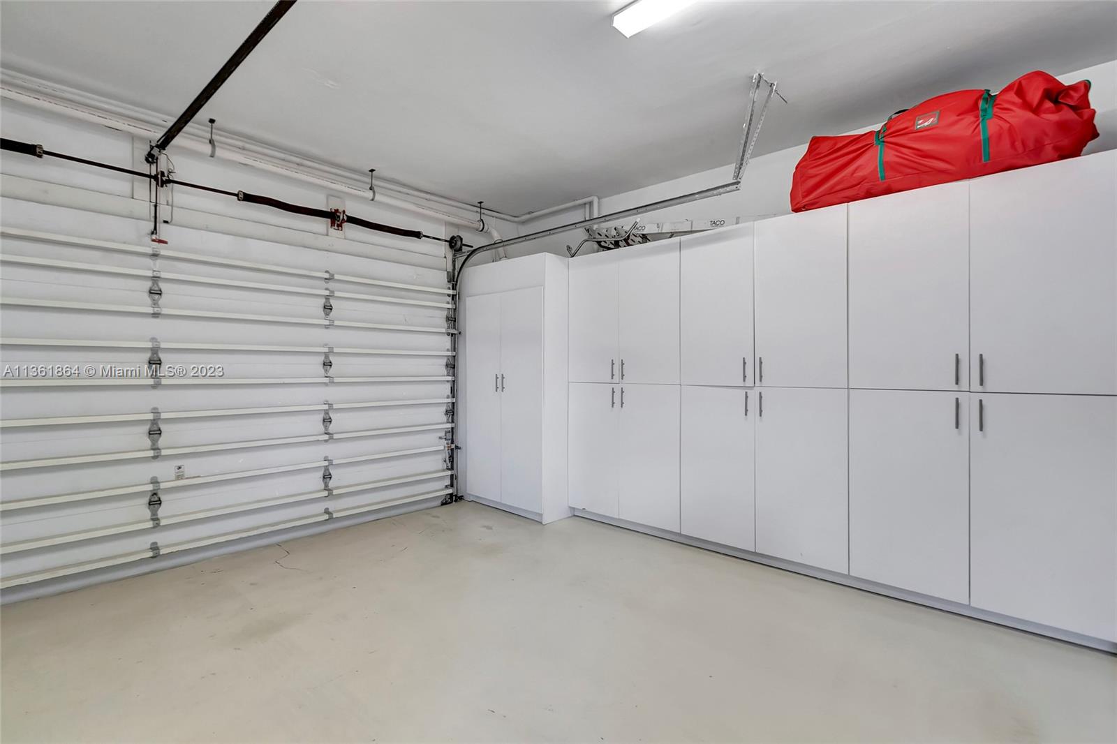 CORAL RIDGE COUNTRY CLUB - Residential