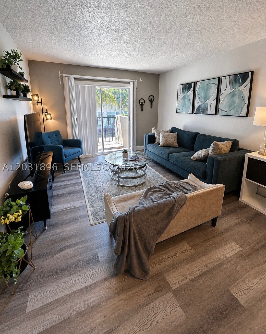 1150 Collins Ave 204