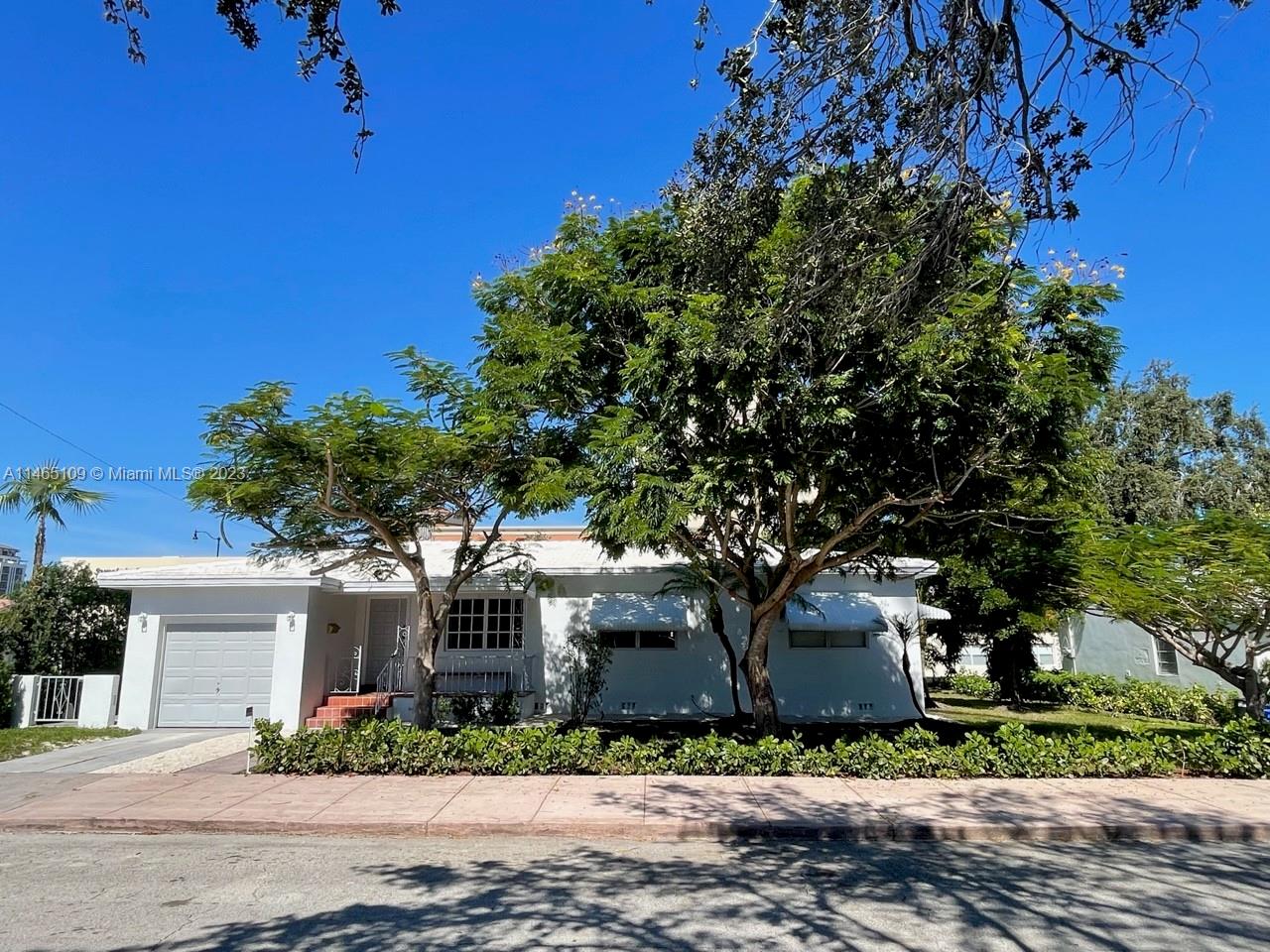 LOCATION, LOCATION, LOCATION!. Fantastic Coral Gables home, beautifully furnished with 3 bedrooms, 2 bathrooms, wood floors, a new kitchen featuring stainless steel appliances and white cabinets. The spacious, illuminated TV/ den area is perfect for relaxation. You'll love the convenience of being within walking distance to Miracle Mile, Publix, Venetian Pool, Coral Gables Youth Center, Coral Gables Library, Villas for Merrick Park, and The Plaza. Plus, it's close to Miami International Airport.