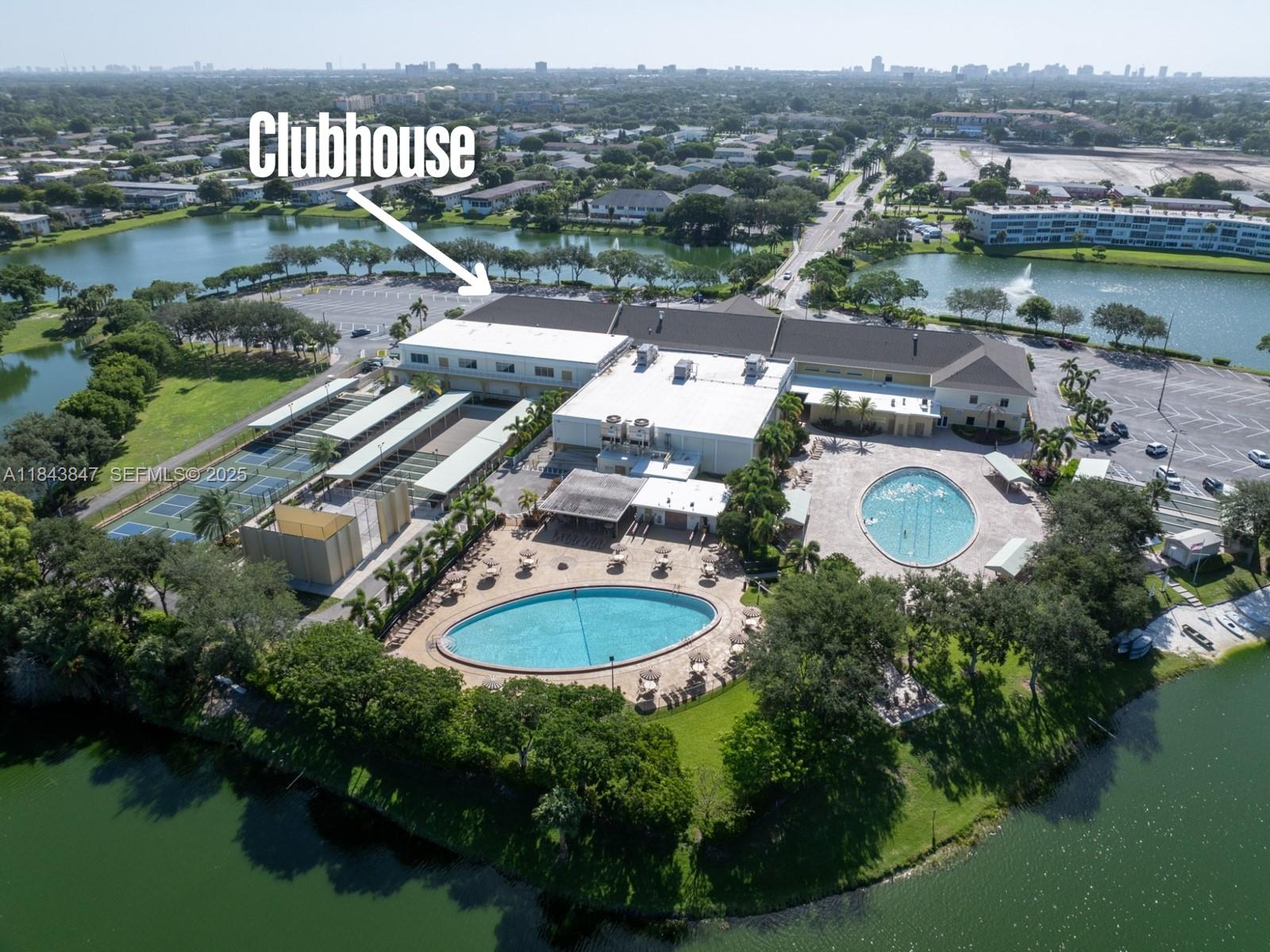 CENTURY VILLAGE - SOMERSET - Residential