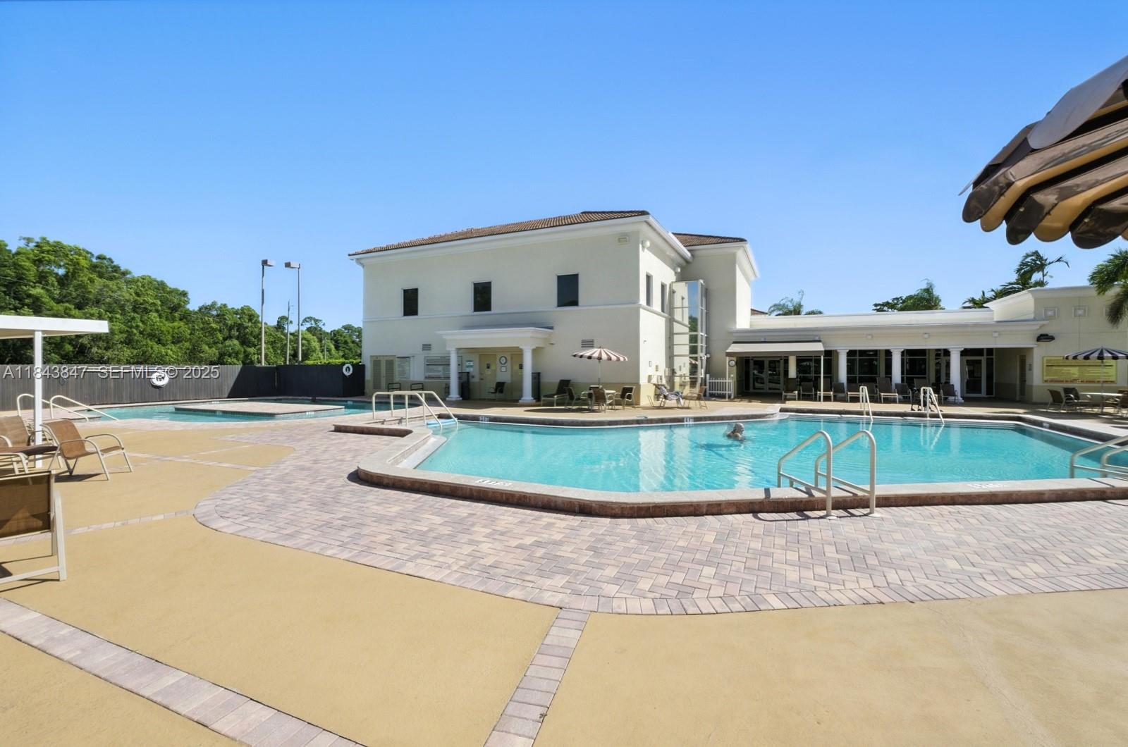 CENTURY VILLAGE - SOMERSET - Residential