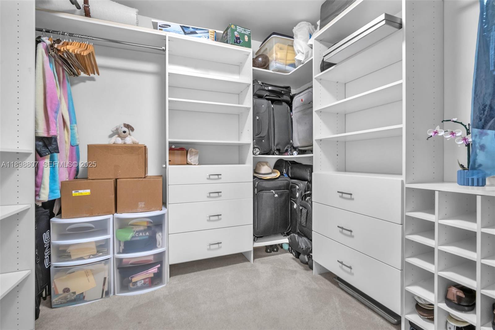 LUNA OCEAN RESIDENCES CON - Residential