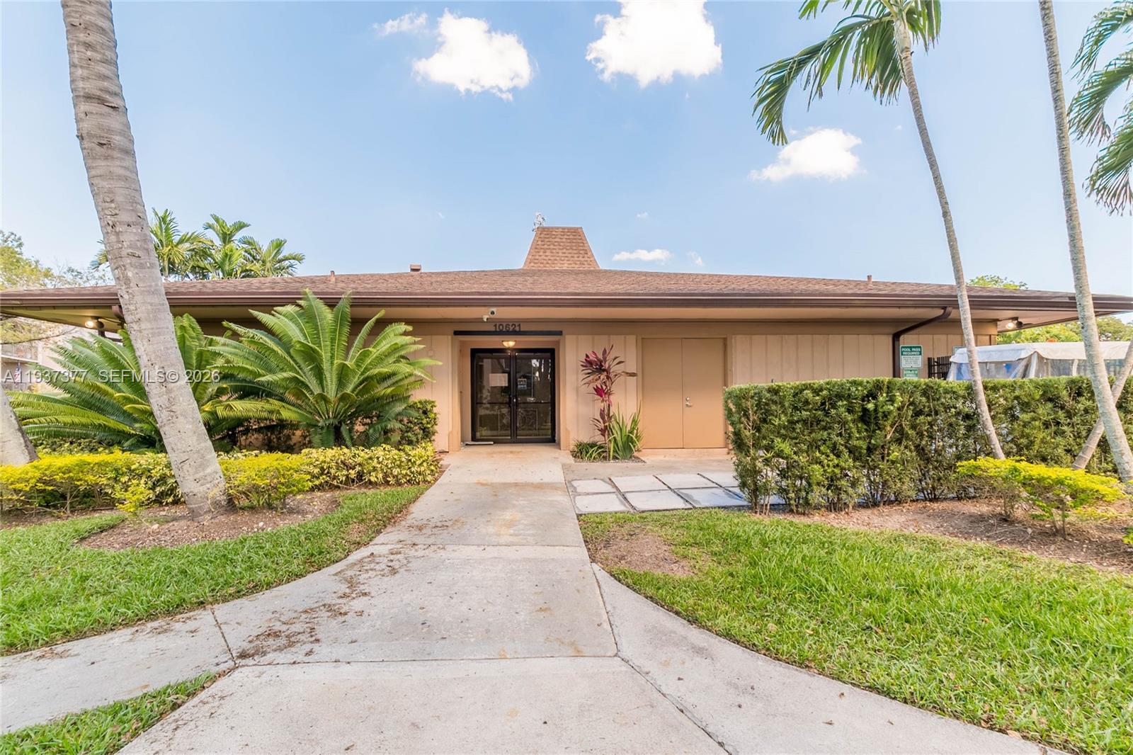 THE GARDENS OF KENDALL - Residential Lease